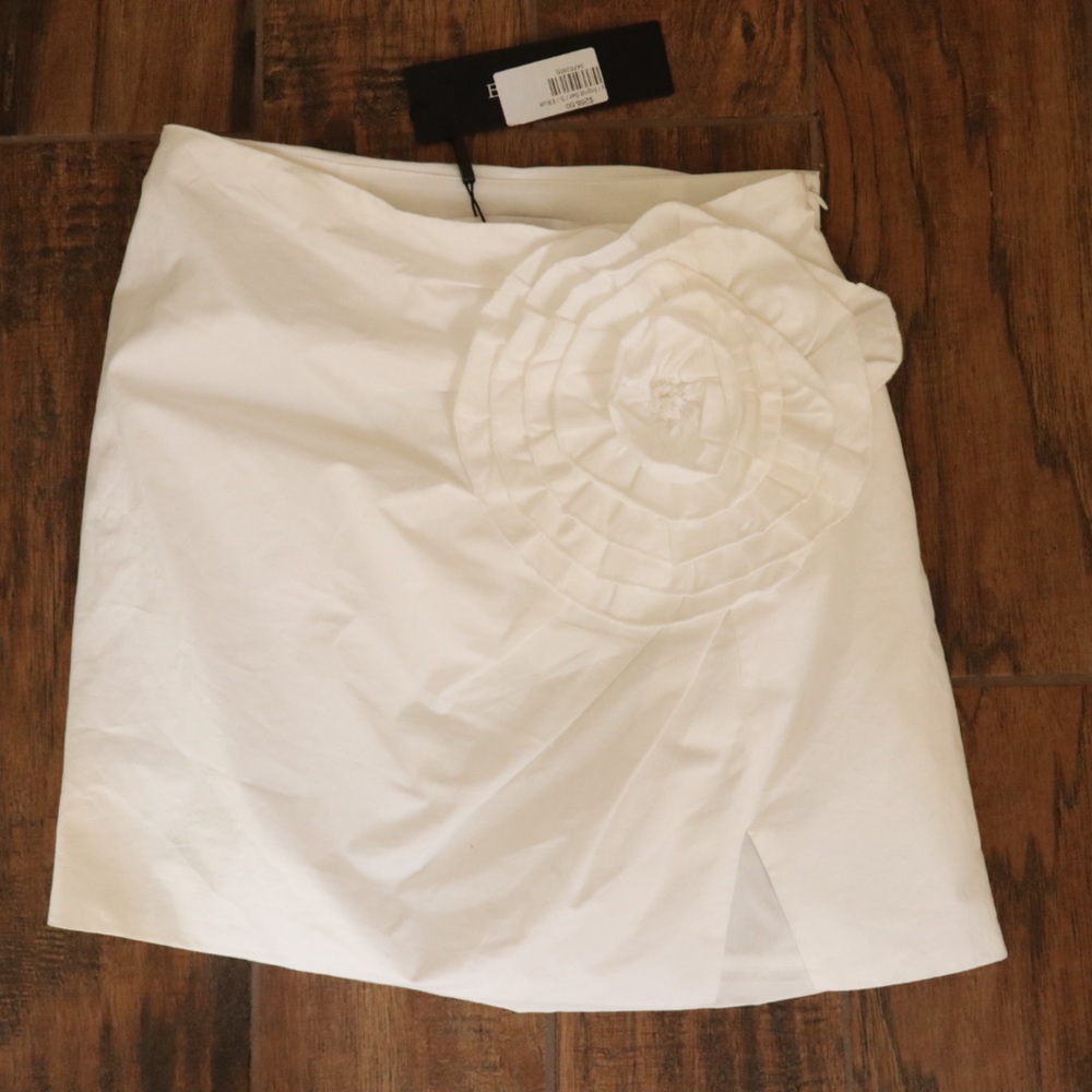 NWT Elliatt Ingrid Skirt with Floral Design - Picture 3 of 6